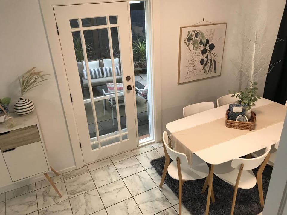 Dining area, Inner courtyard view