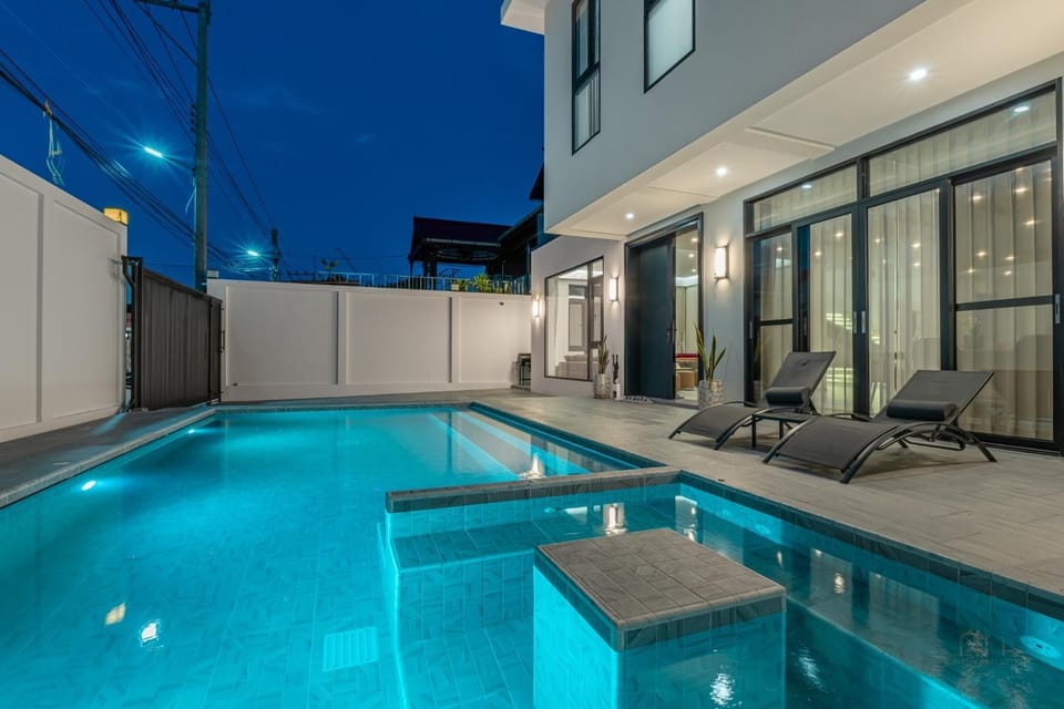Pool view, Swimming pool