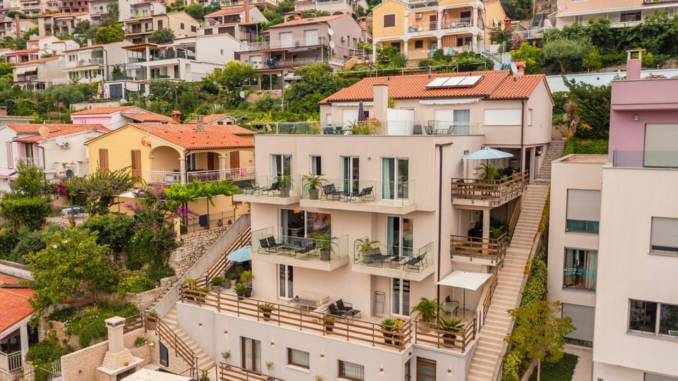 Property building, Bird's eye view
