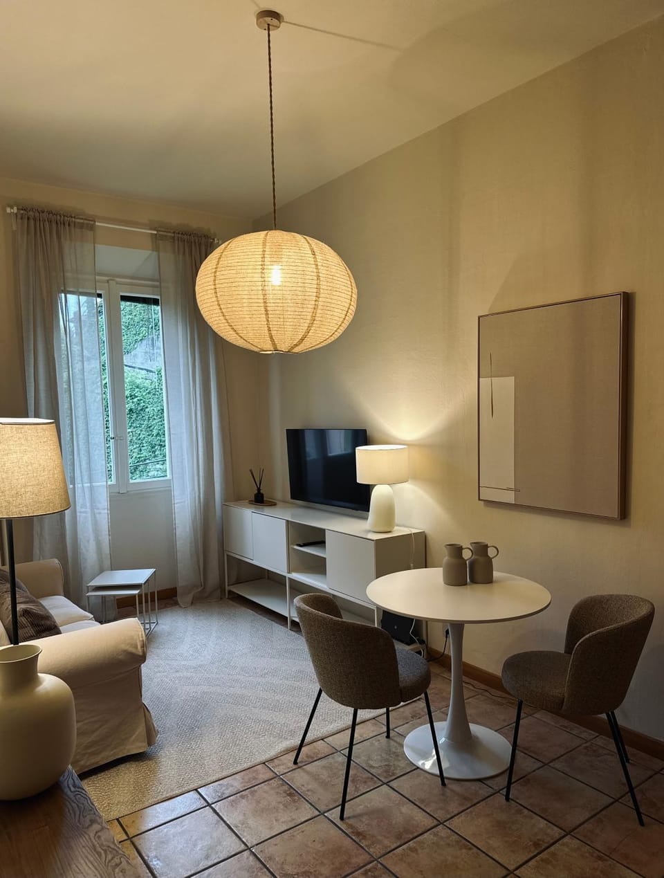 TV and multimedia, Living room, Seating area, Dining area