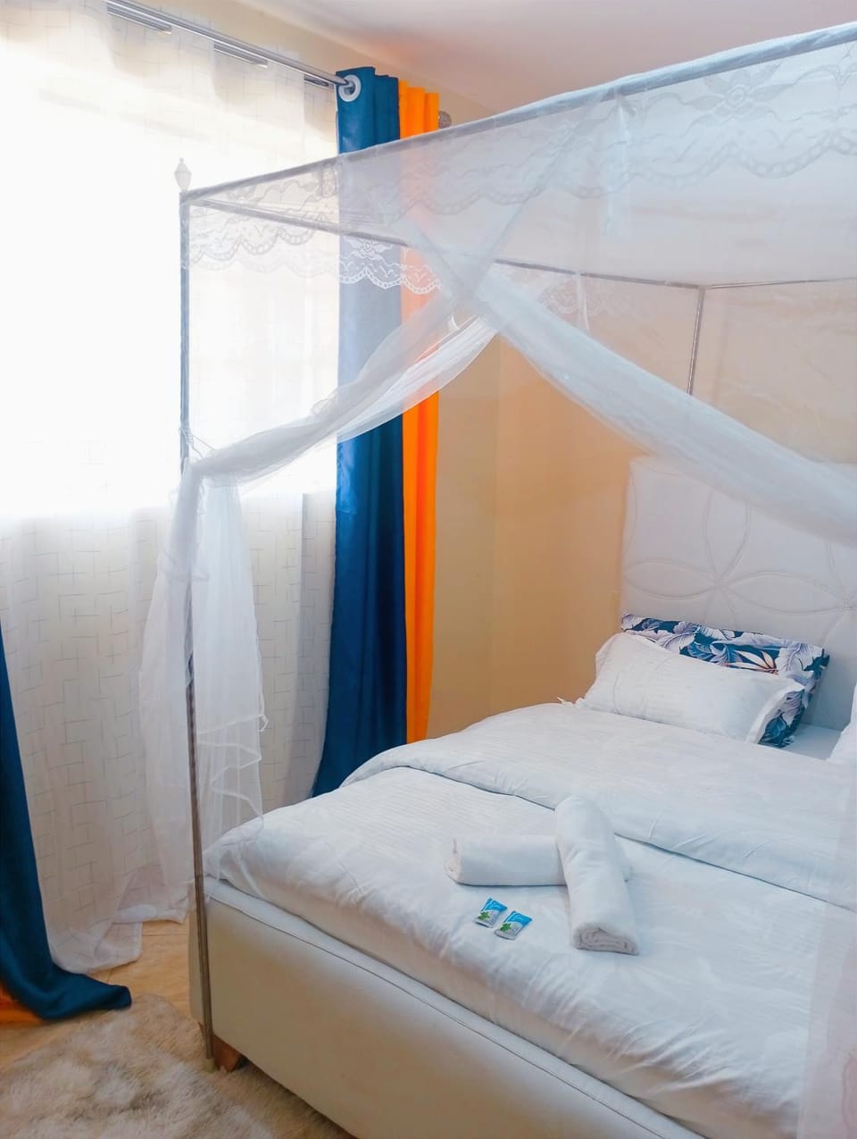 Bed, Bedroom, towels