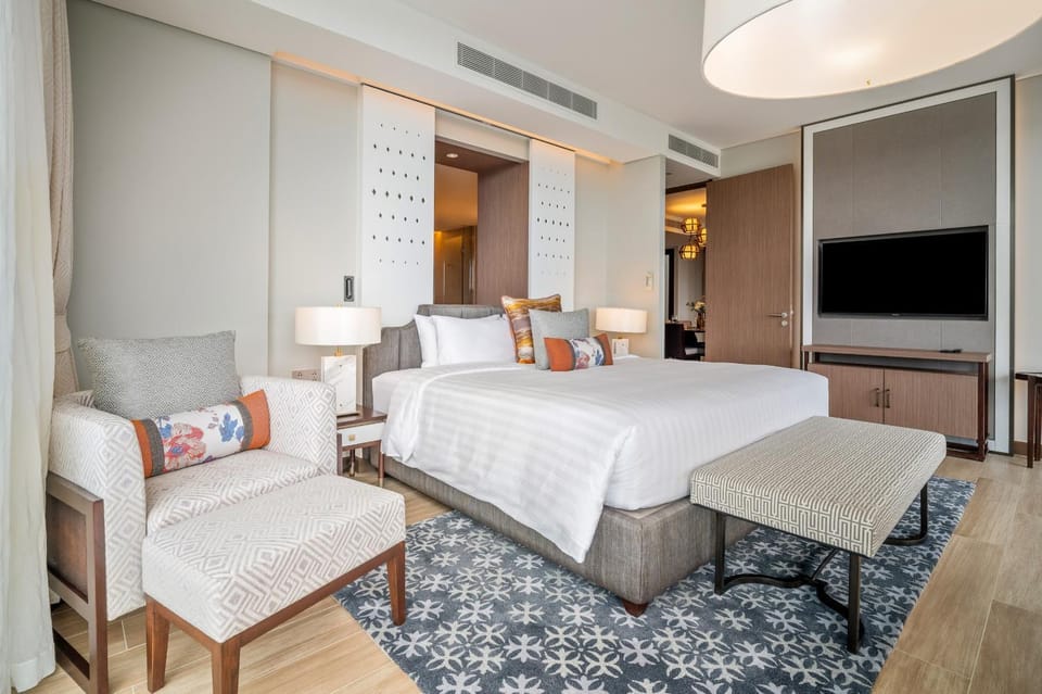 Bed, TV and multimedia, Bedroom