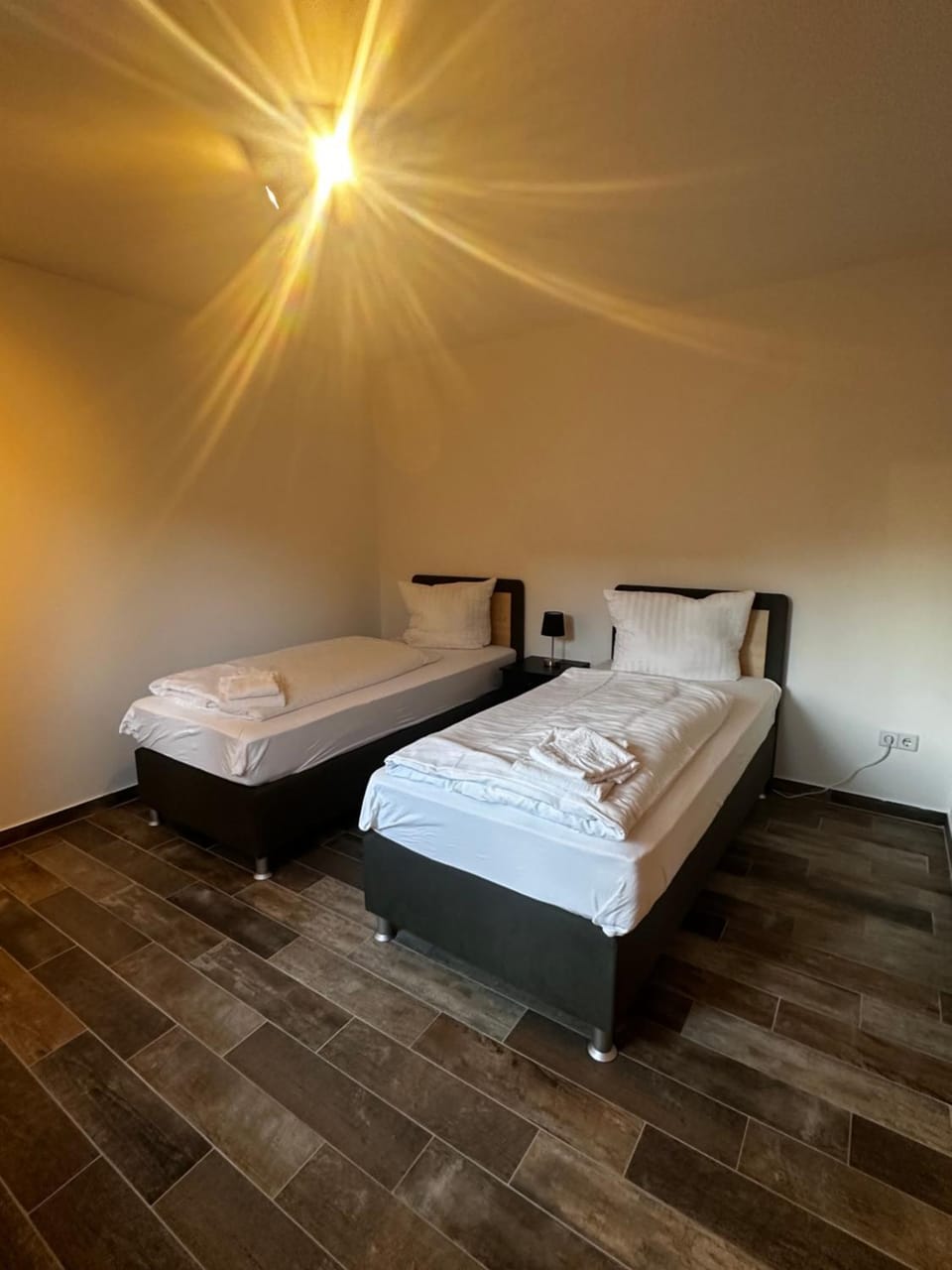 Bedroom, towels, towels