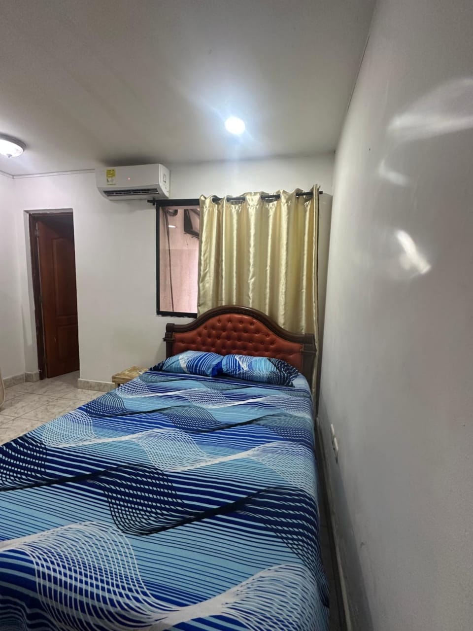 Photo of the whole room, Bedroom, air conditioner