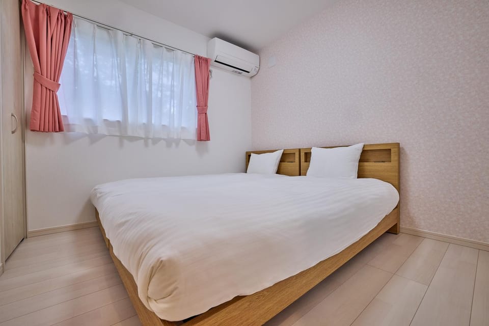 Bed, Bedroom, air conditioner