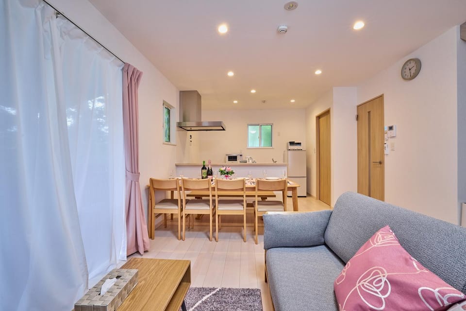 Kitchen or kitchenette, Living room, Seating area, Dining area