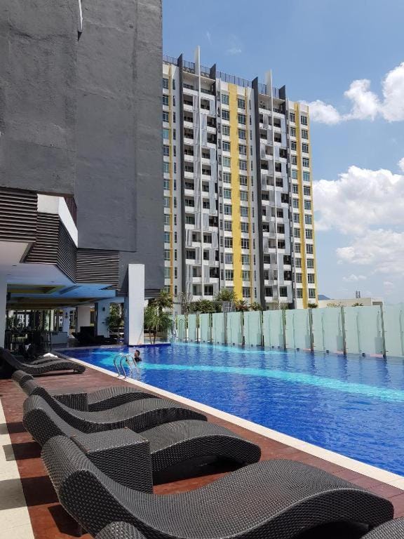 Property building, Pool view, Swimming pool, Swimming pool, sunbed