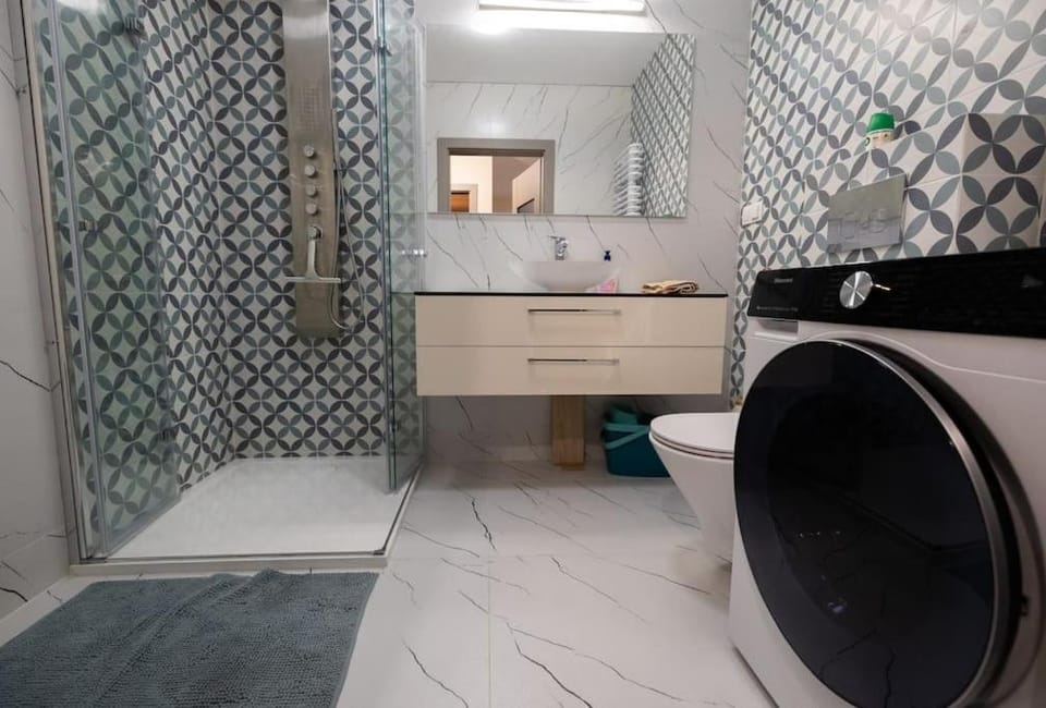 Przestronny apartament w Sosnowcu, miejsce parkingowe w hali garażowej Apartment in Lesser Poland Voivodeship