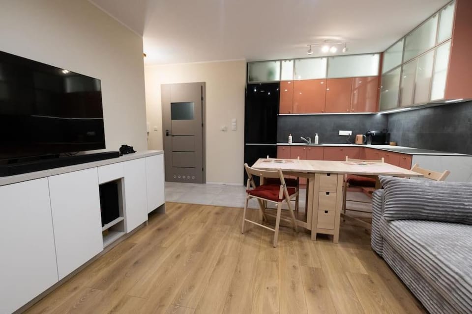 Przestronny apartament w Sosnowcu, miejsce parkingowe w hali garażowej Apartment in Lesser Poland Voivodeship