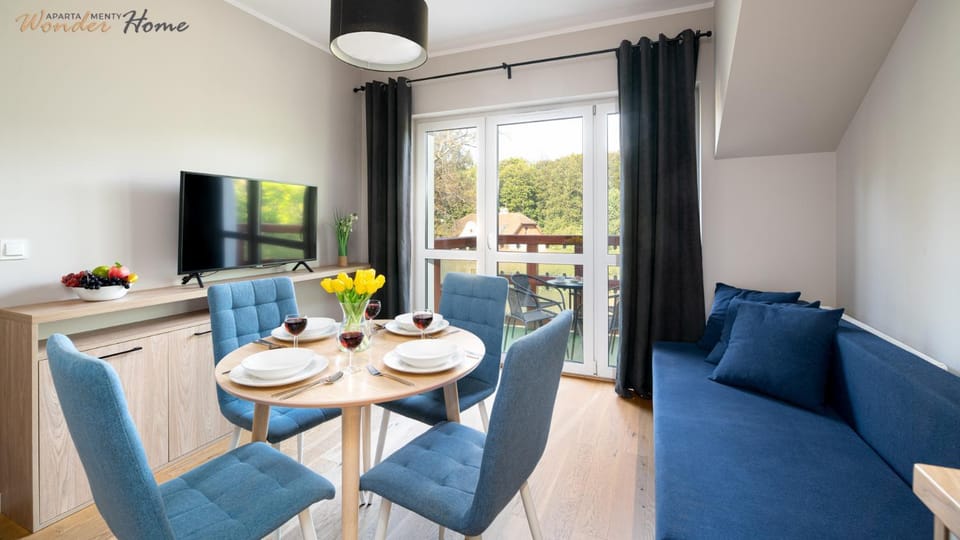 TV and multimedia, Balcony/Terrace, Living room, Seating area, Dining area