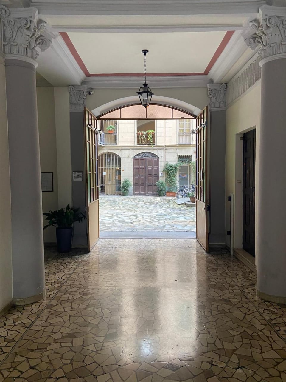 Facade/entrance