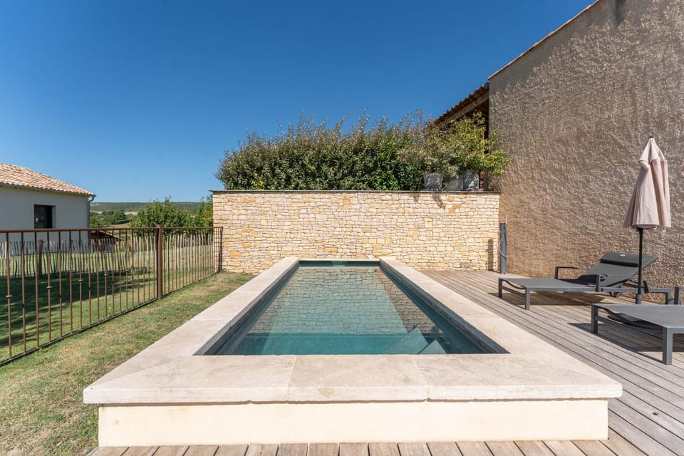 Swimming pool, sunbed