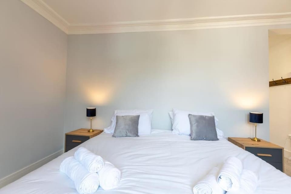 Bedroom, towels