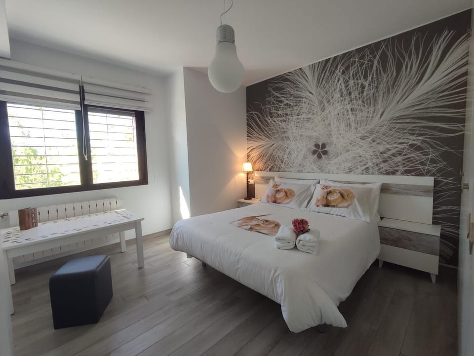 Bedroom, towels