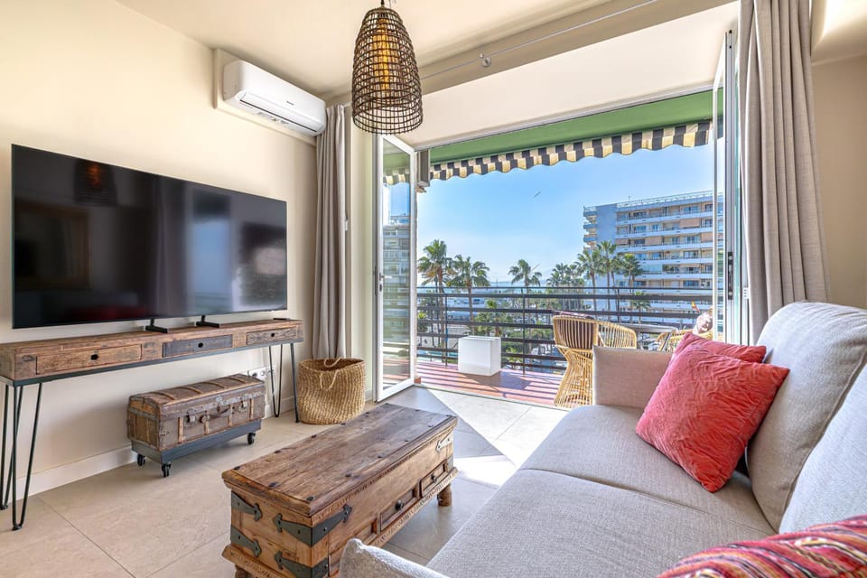 TV and multimedia, Balcony/Terrace, Living room, Seating area