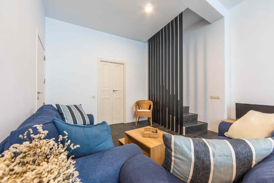 Living room, Photo of the whole room, Seating area