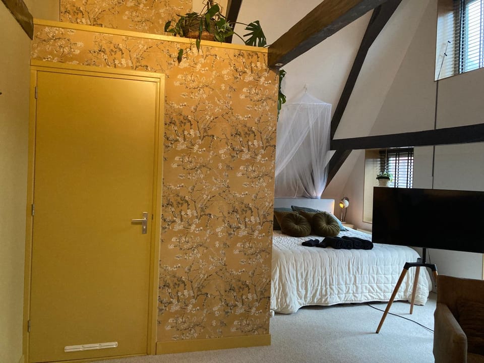 Bed, Bathroom
