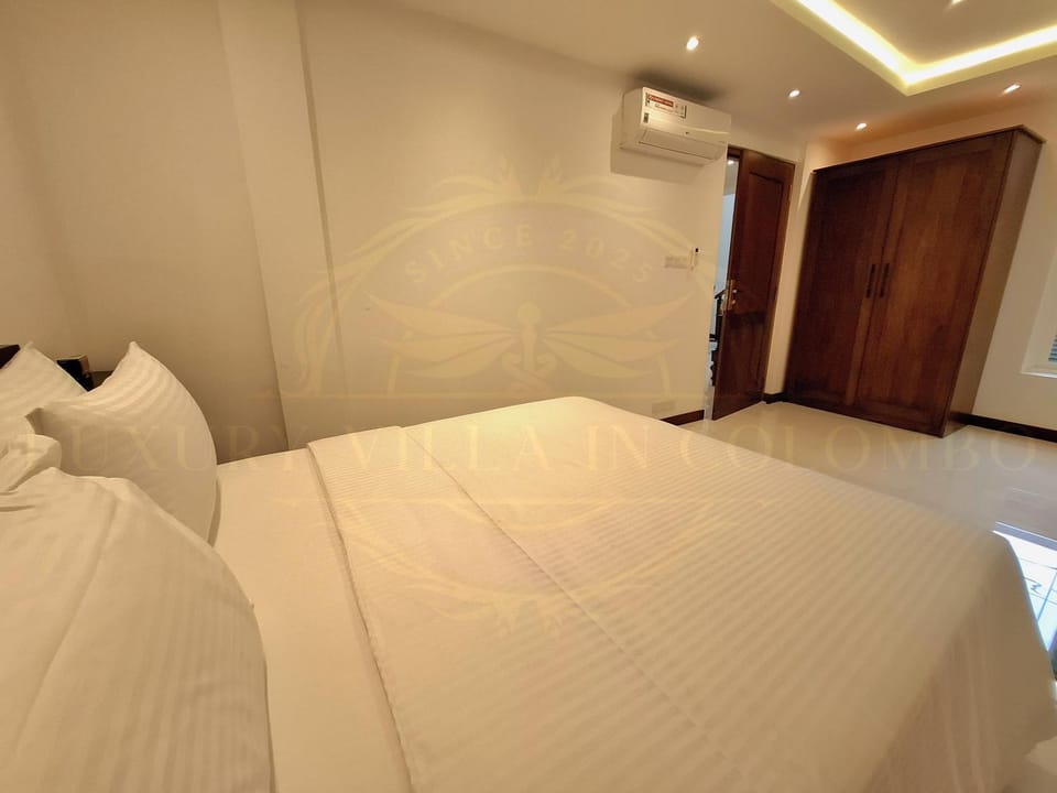 Bed, Bedroom, air conditioner