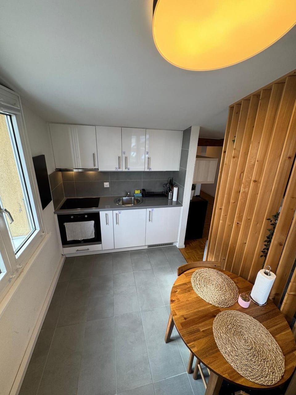 Kitchen or kitchenette, Dining area