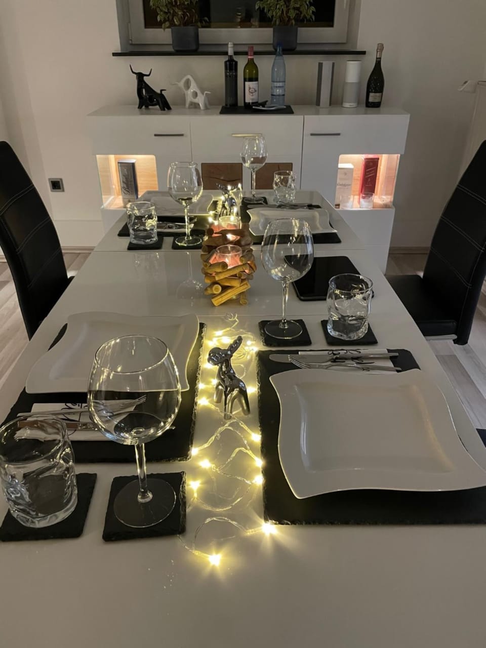 Dining area, Food