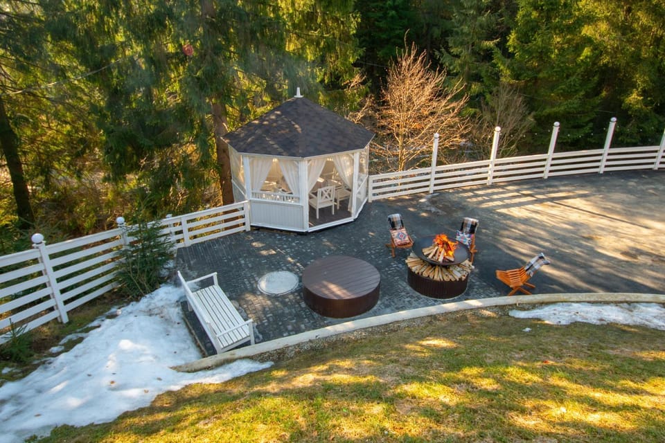 Freeman-4b апартамент 6місний двоповерховий з кухнею, альтанкою, ГРИЛЕМ Villa in Ukraine