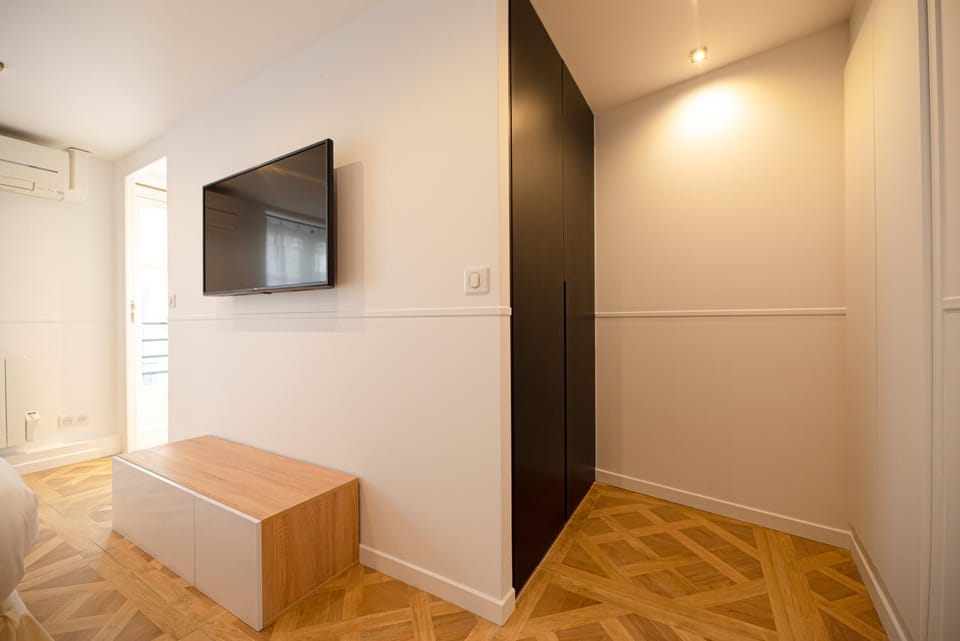 TV and multimedia, wardrobe