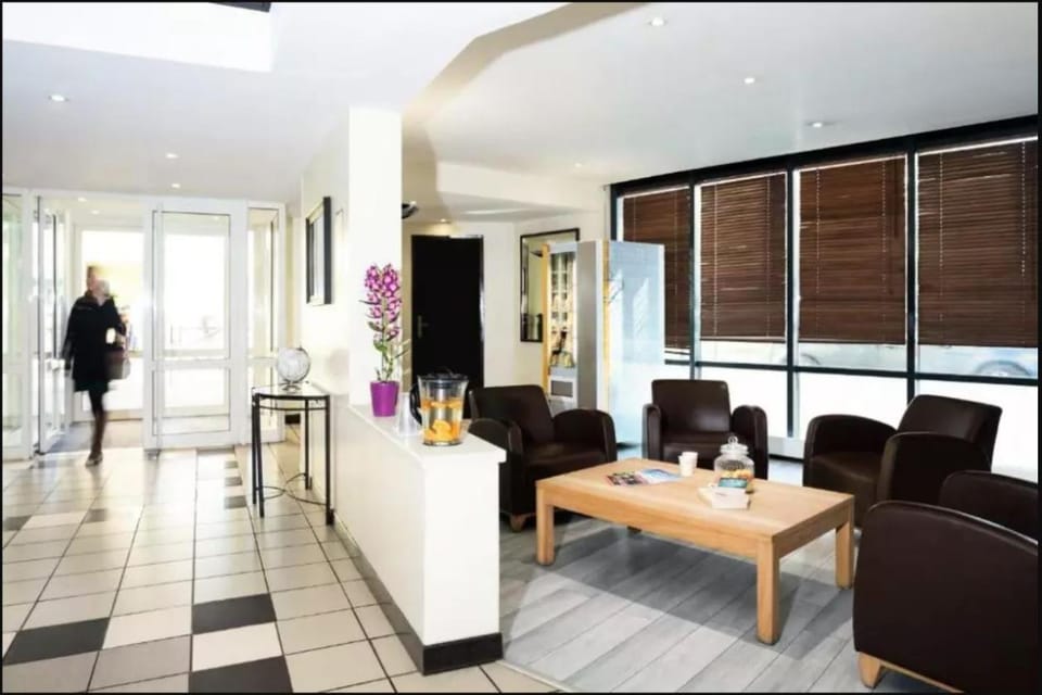 Serenity Aparthotel, la Défense - Eiffel tower view - 5 min walk to Subway Apartment in Puteaux