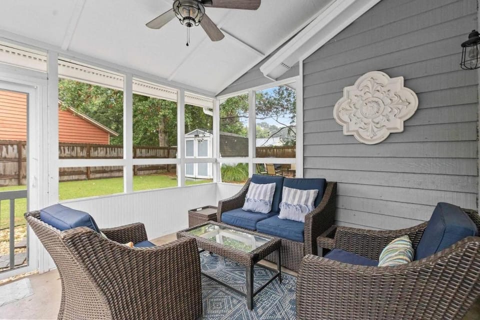 The Costal Haven - 5 Min Beach, 15 Min to DT House in Mount Pleasant