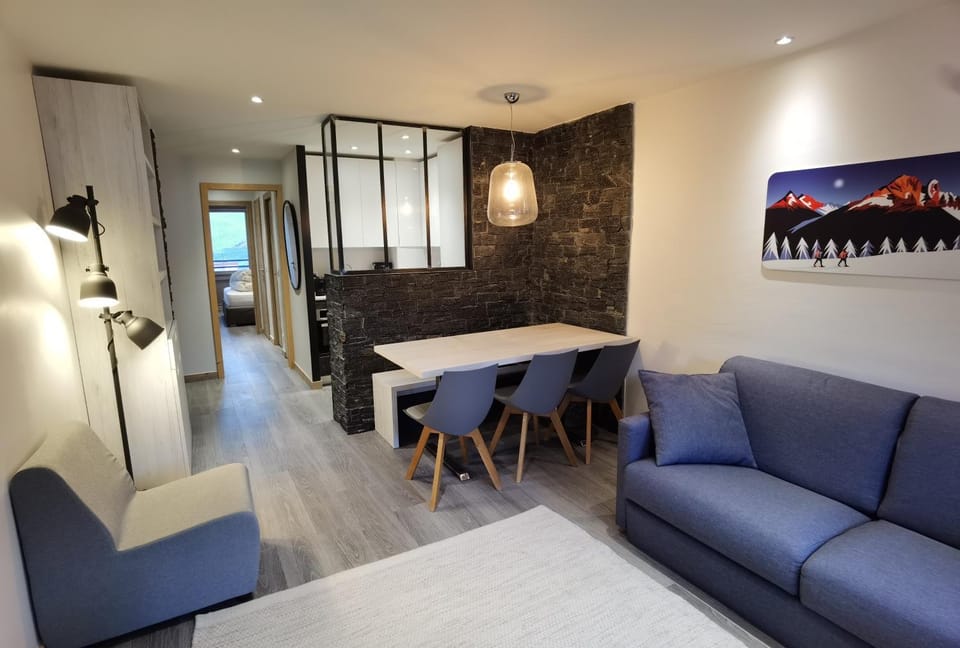 Living room, Dining area