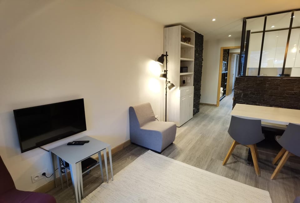 TV and multimedia, Living room, Dining area