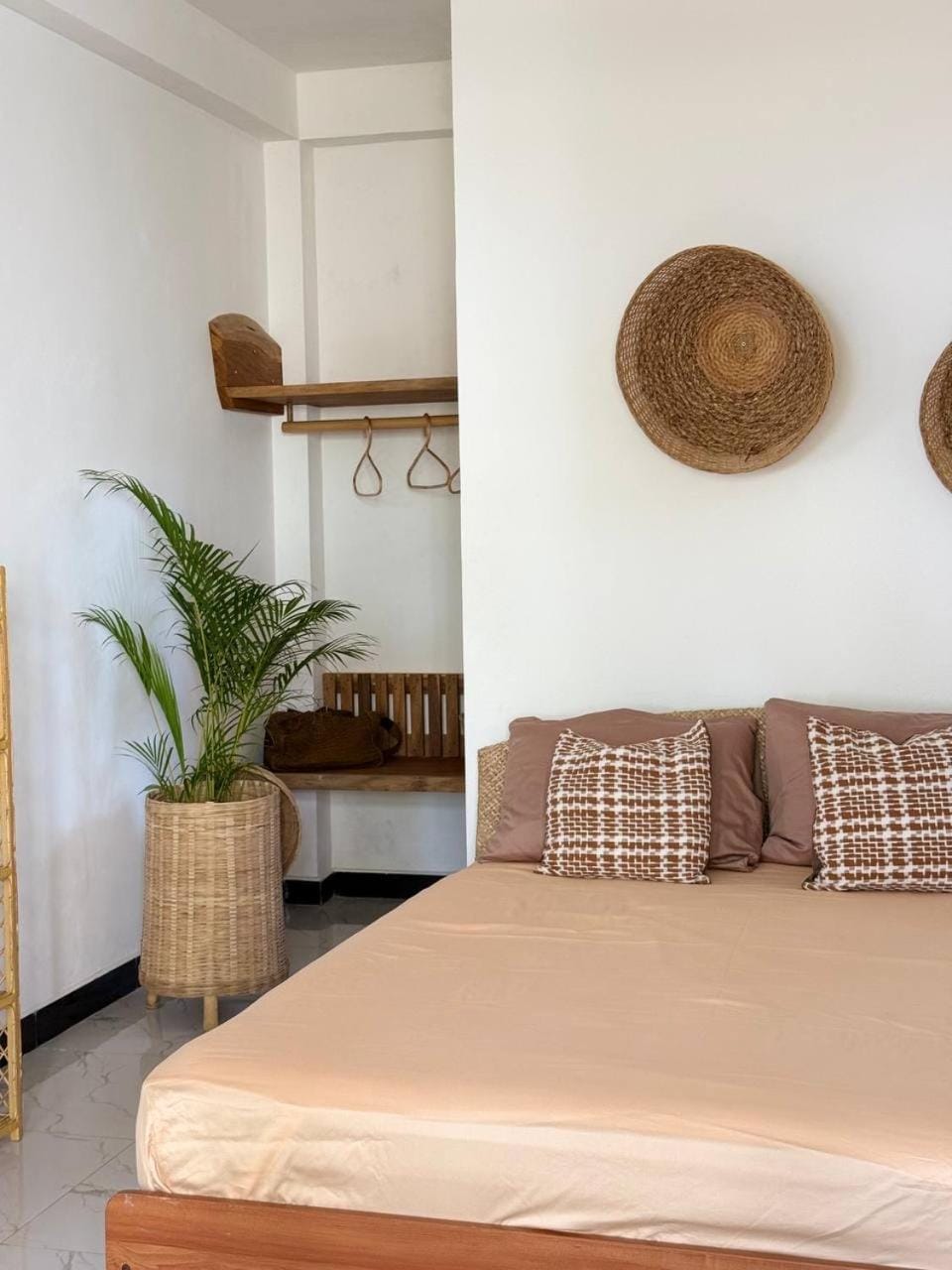 Coconut Palm beach restaurant and rooms Inn in Southern Province