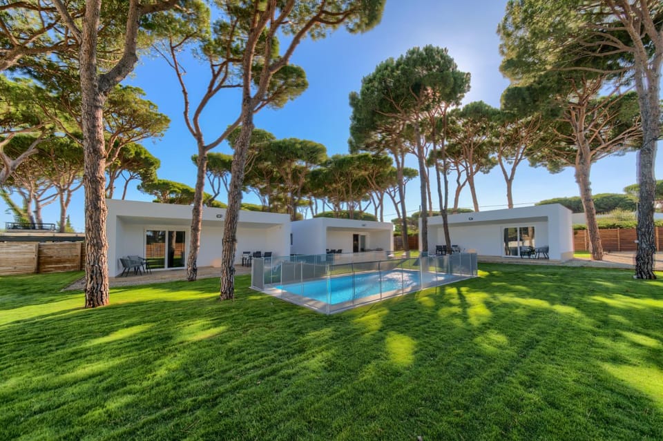 Property building, Natural landscape, Garden, Garden, Swimming pool