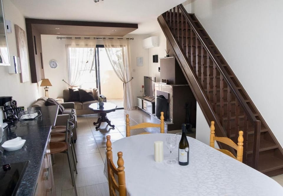 Dining area, Evening entertainment