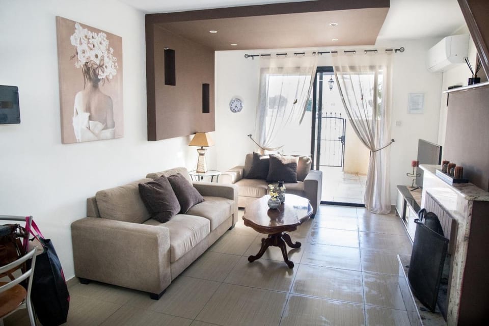 Communal lounge/ TV room, TV and multimedia, Seating area