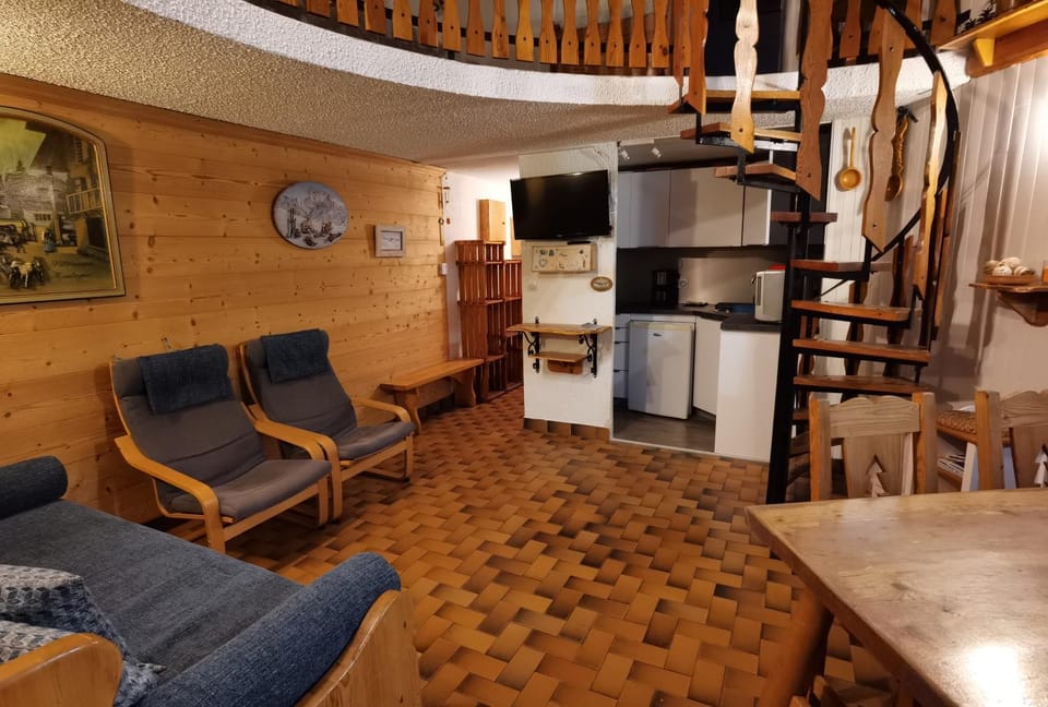 Kitchen or kitchenette, Living room, Dining area