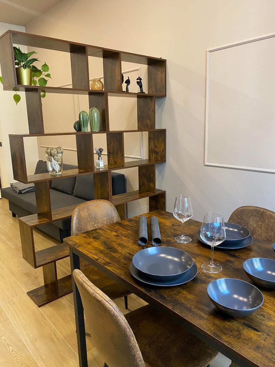 Seating area, Dining area
