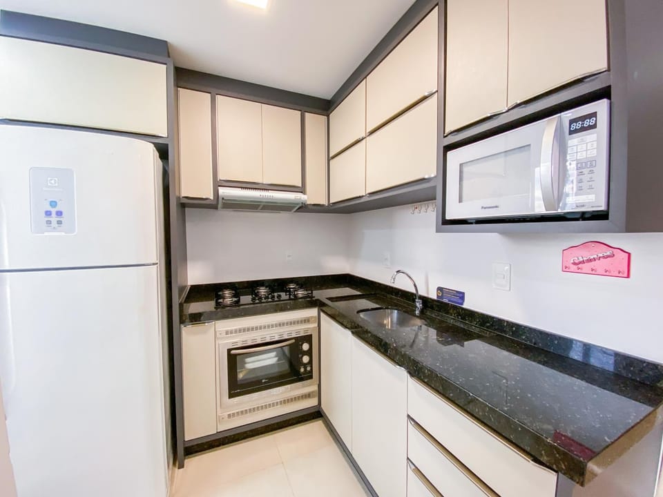 Praia de Palmas - 100m do Mar - Apto Climatizado e Pet Friendly - 0130 Apartment in Florianopolis