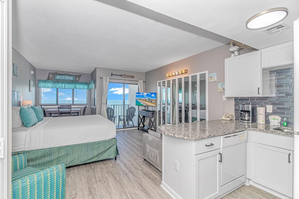 Updated 2 BR Condo-Breathtaking Oceanfront Views- Palace 2101 and 2102 House in Myrtle Beach