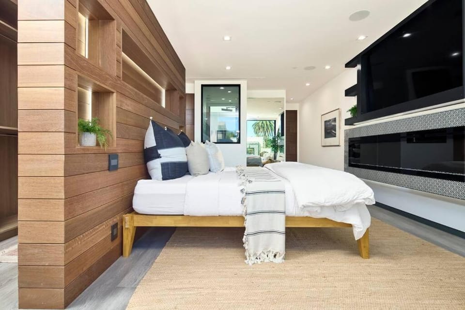 Venice Oasis w Pool, Spa, Rooftop, Walk to Beach Villa in Venice Beach