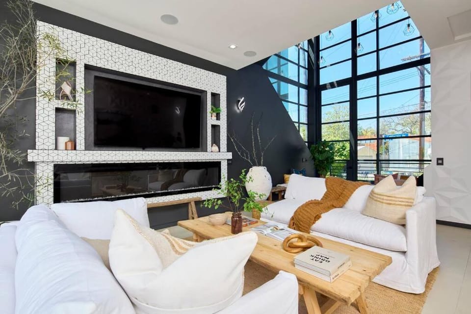 Venice Oasis w Pool, Spa, Rooftop, Walk to Beach Villa in Venice Beach