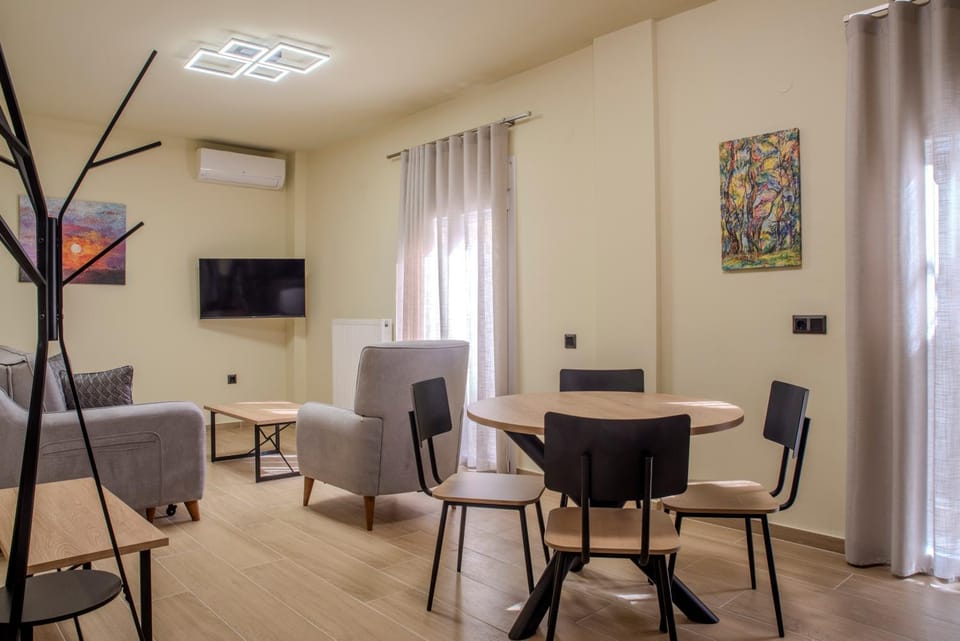 Living room, Dining area