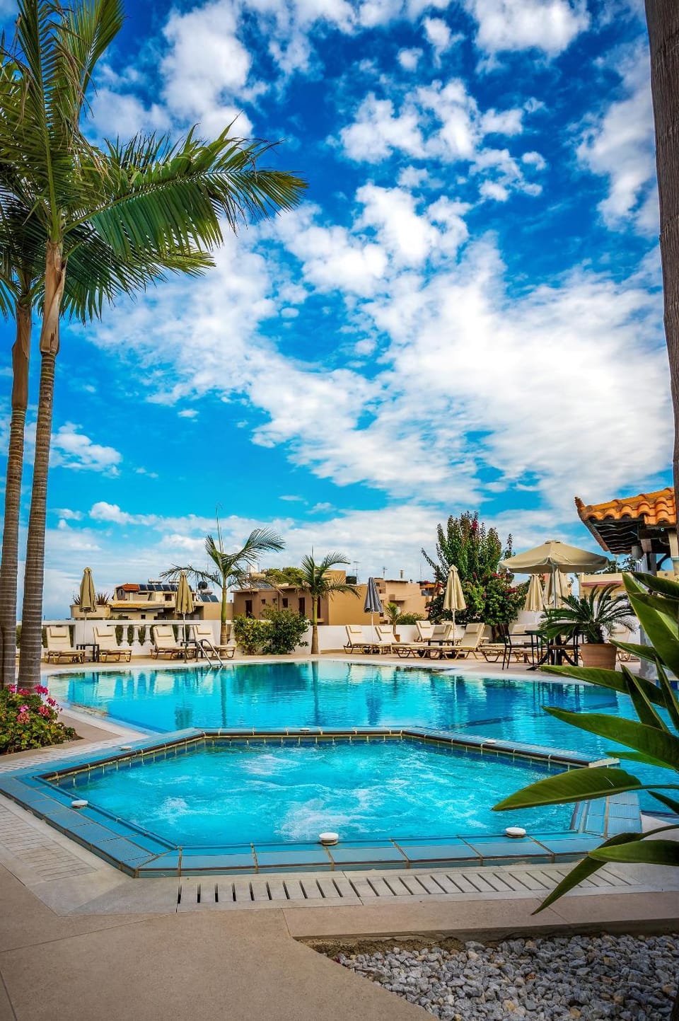Pool view, Swimming pool, sunbed