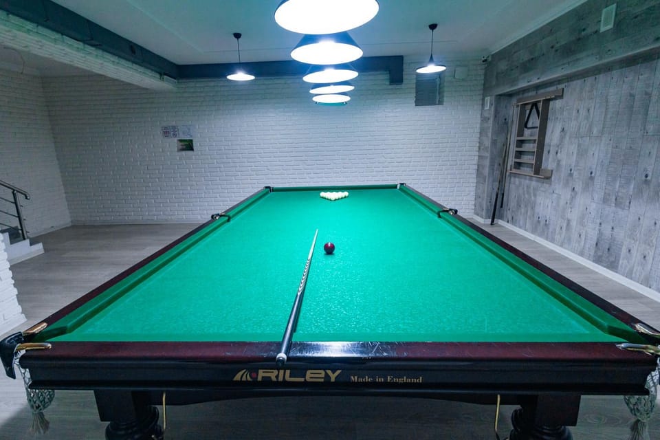 Billiard, Game Room