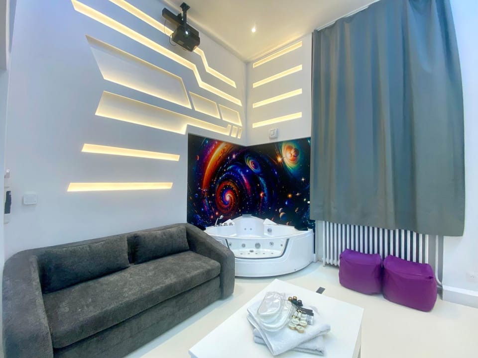 Hot Tub, Living room, Decorative detail