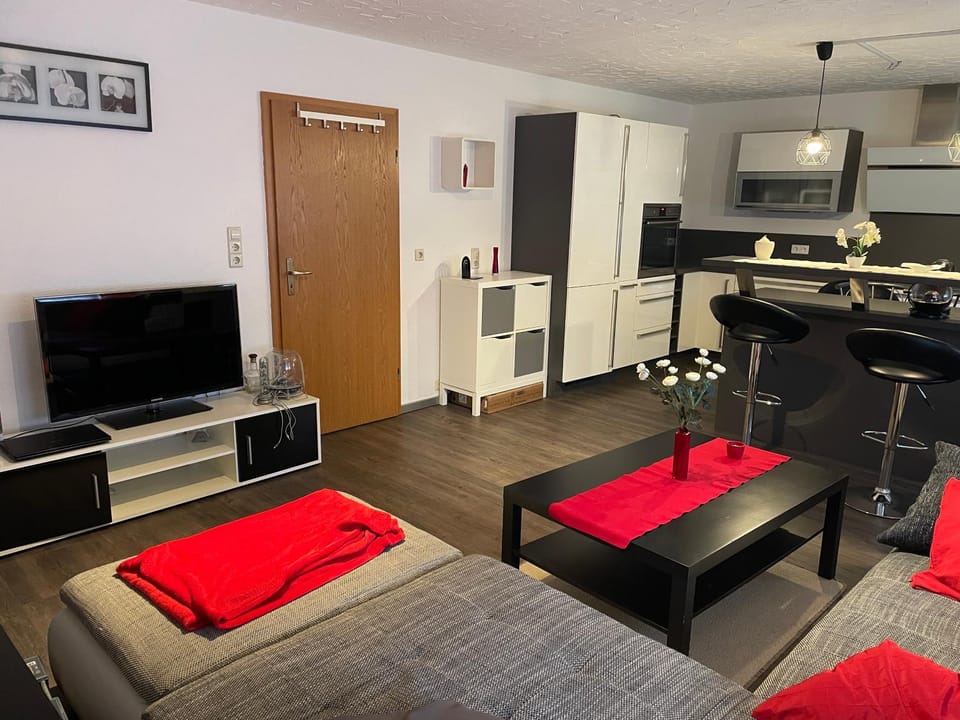TV and multimedia, Living room, Seating area, Dining area