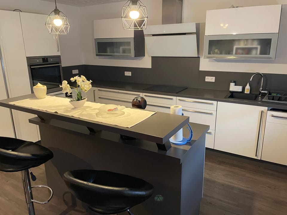 Kitchen or kitchenette, Seating area