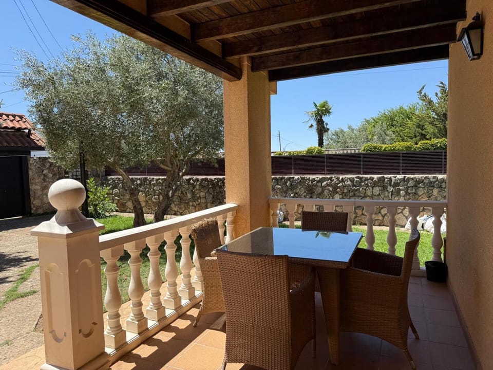 Amplio Chalet con Chimenea, Jardín, BBQ a 30minutos de Madrid House in Community of Madrid