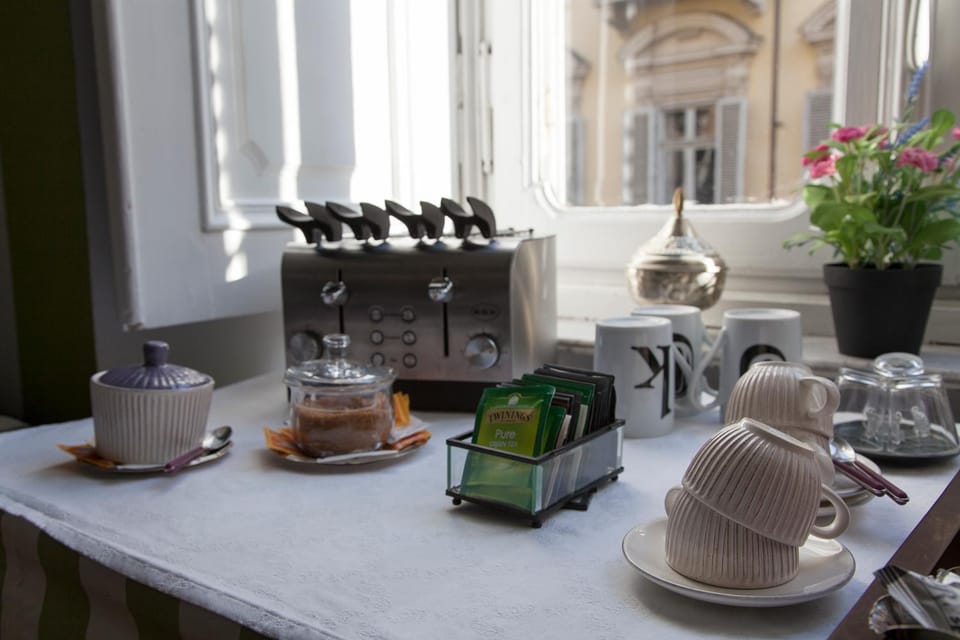 Coffee/tea facilities, Food and drinks, Food, Drinks