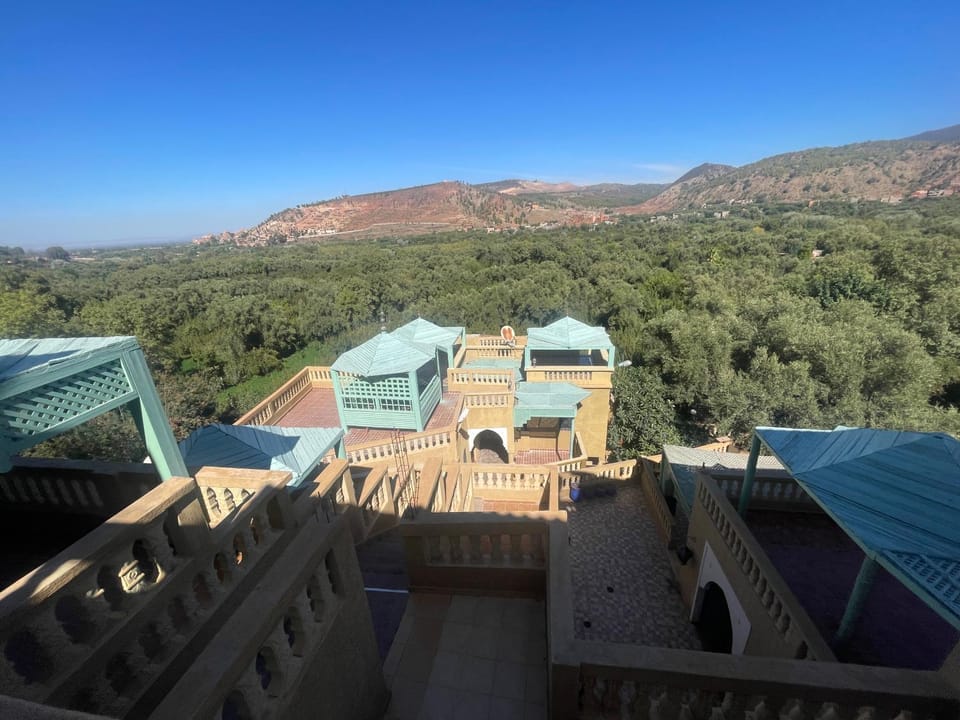 Balcony/Terrace, Mountain view