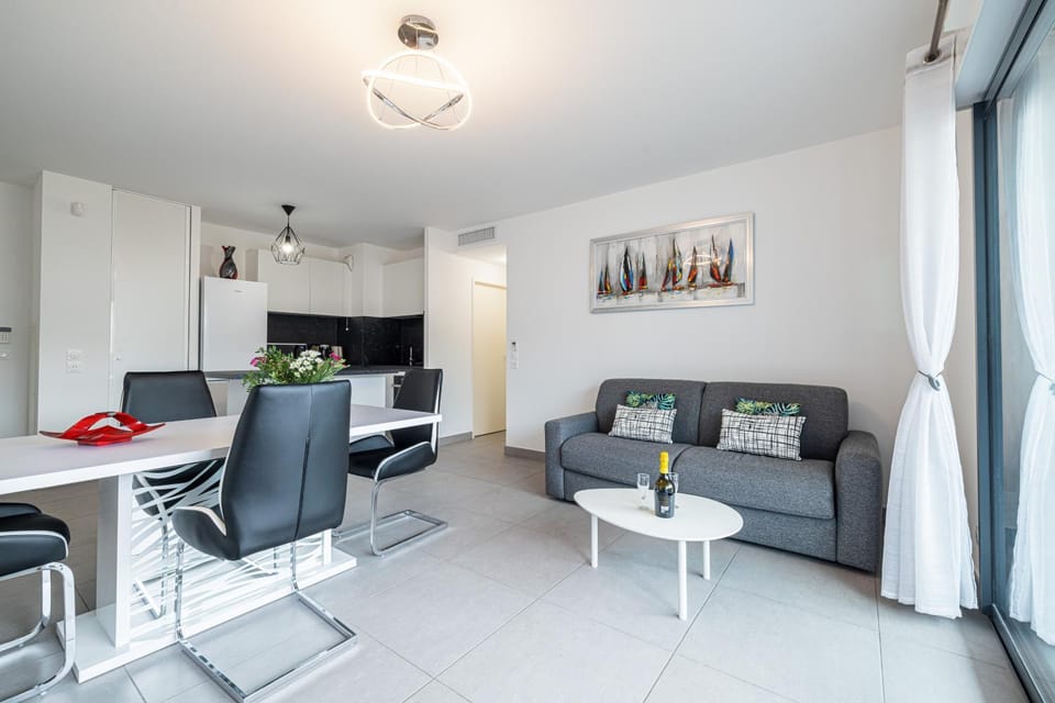 TV and multimedia, Kitchen or kitchenette, Living room, Dining area